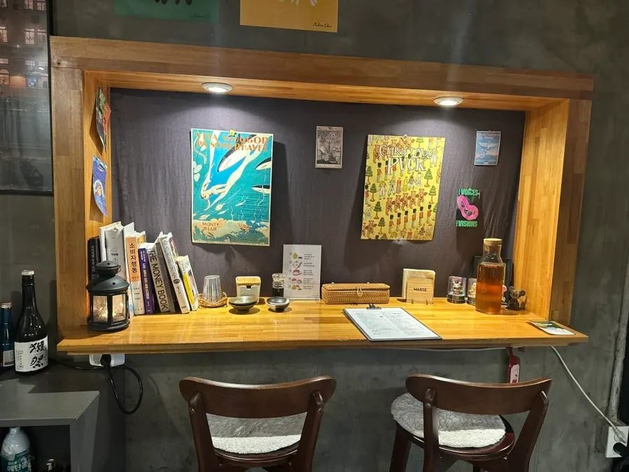 Bar seating at Makise Hapjeong