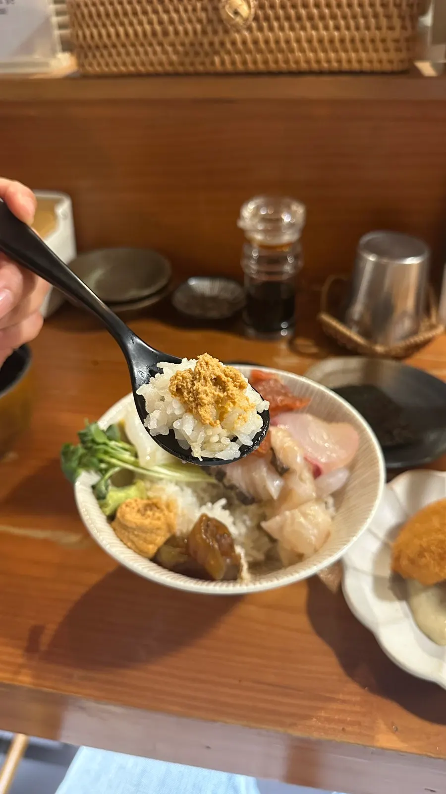 Cross-section of kaisendon sashimi