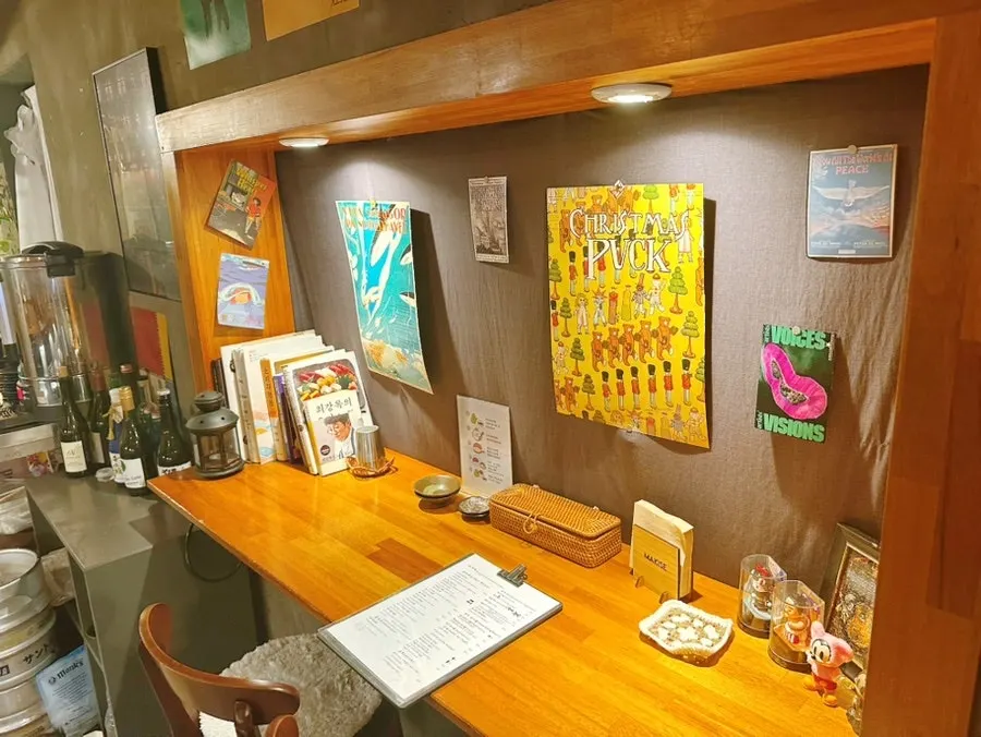 Bar seats and tables at Makise Hapjeong