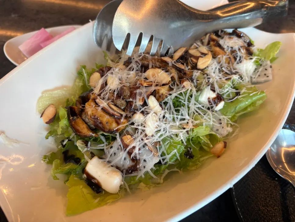 The beef salad that arrived first