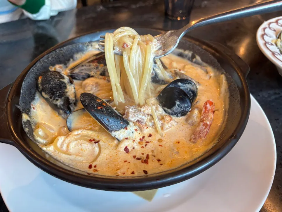Scorched rice at the bottom of the pot after the noodles are gone