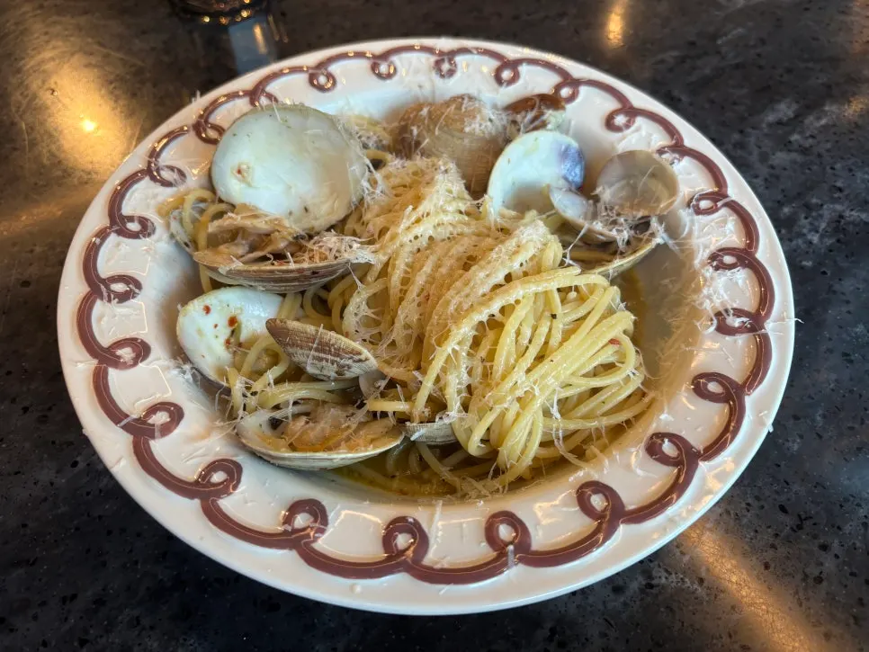 Vongole pasta topped with large clams