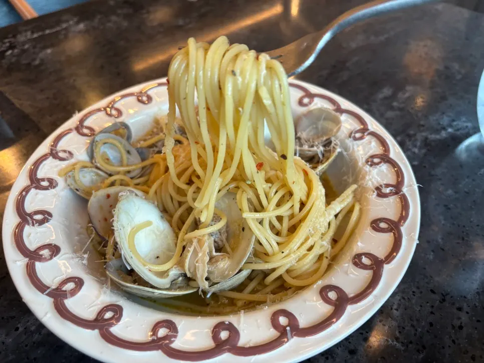 Vongole noodles soaked in salty seasoning
