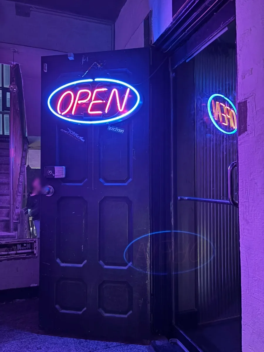 올리브영 옆 건물 3층 말맥 외부 전경