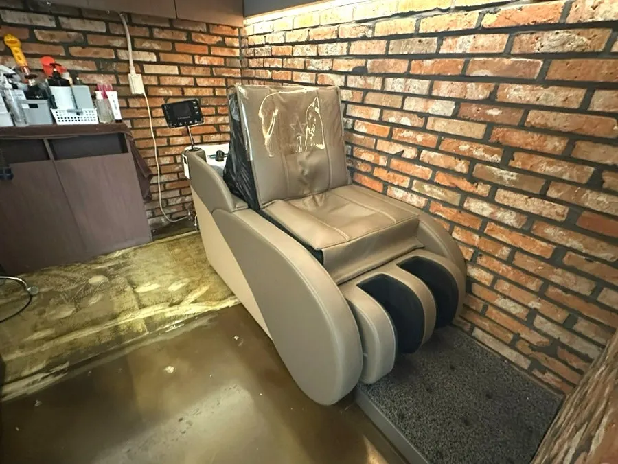 Massage chair in the Momentium shampoo room