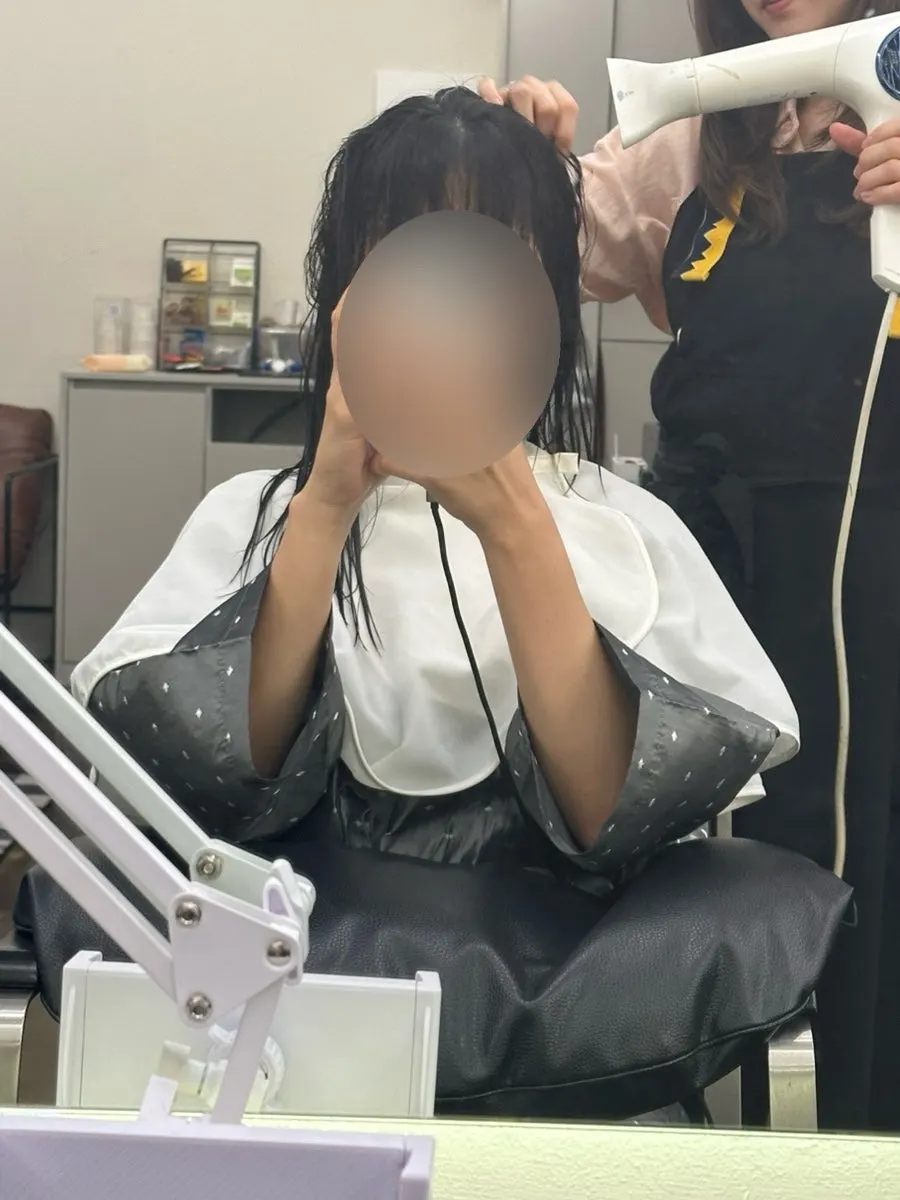 Straightened hair before the neutralizer application