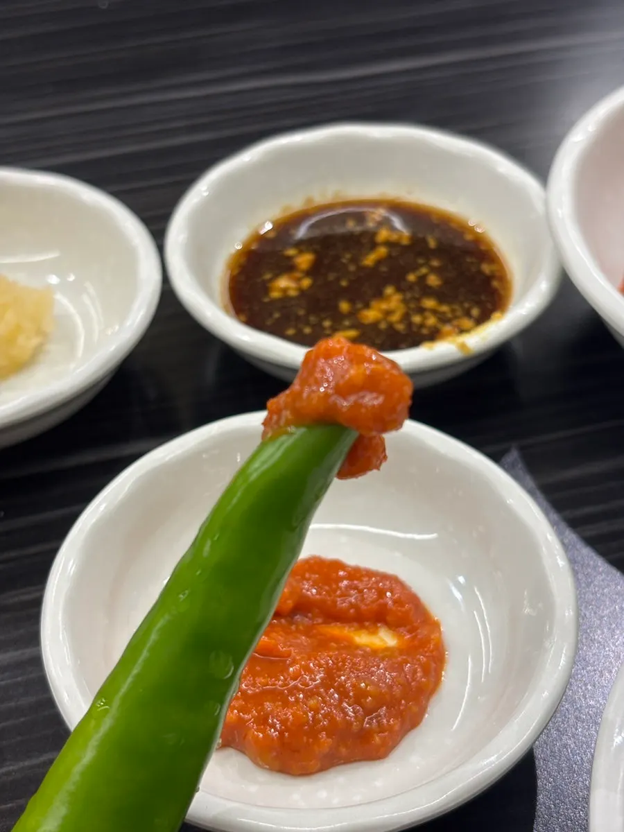 식사 전 준비된 반찬 접시