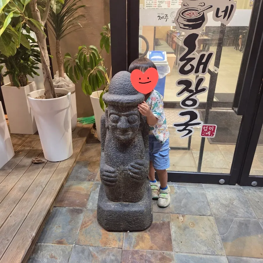 Dol hareubang statue in front of the restaurant