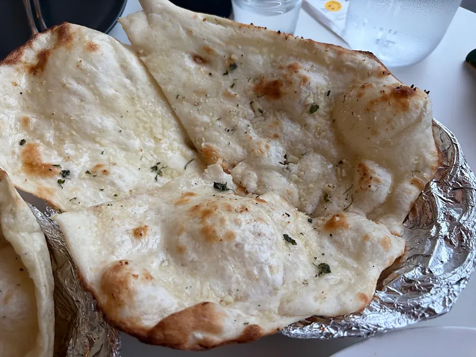 Plate of butter naan and garlic naan