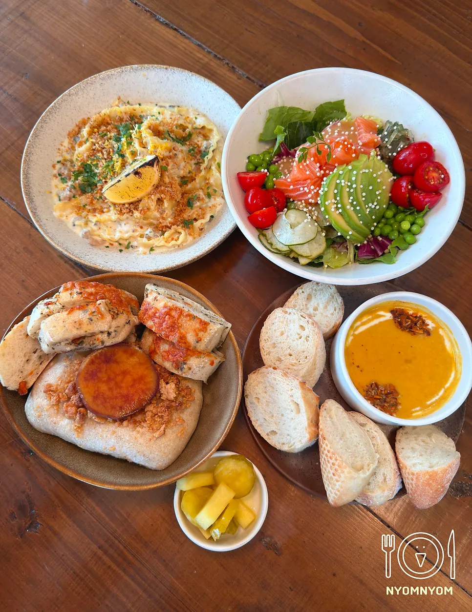 Table set with all 5 brunch dishes ordered