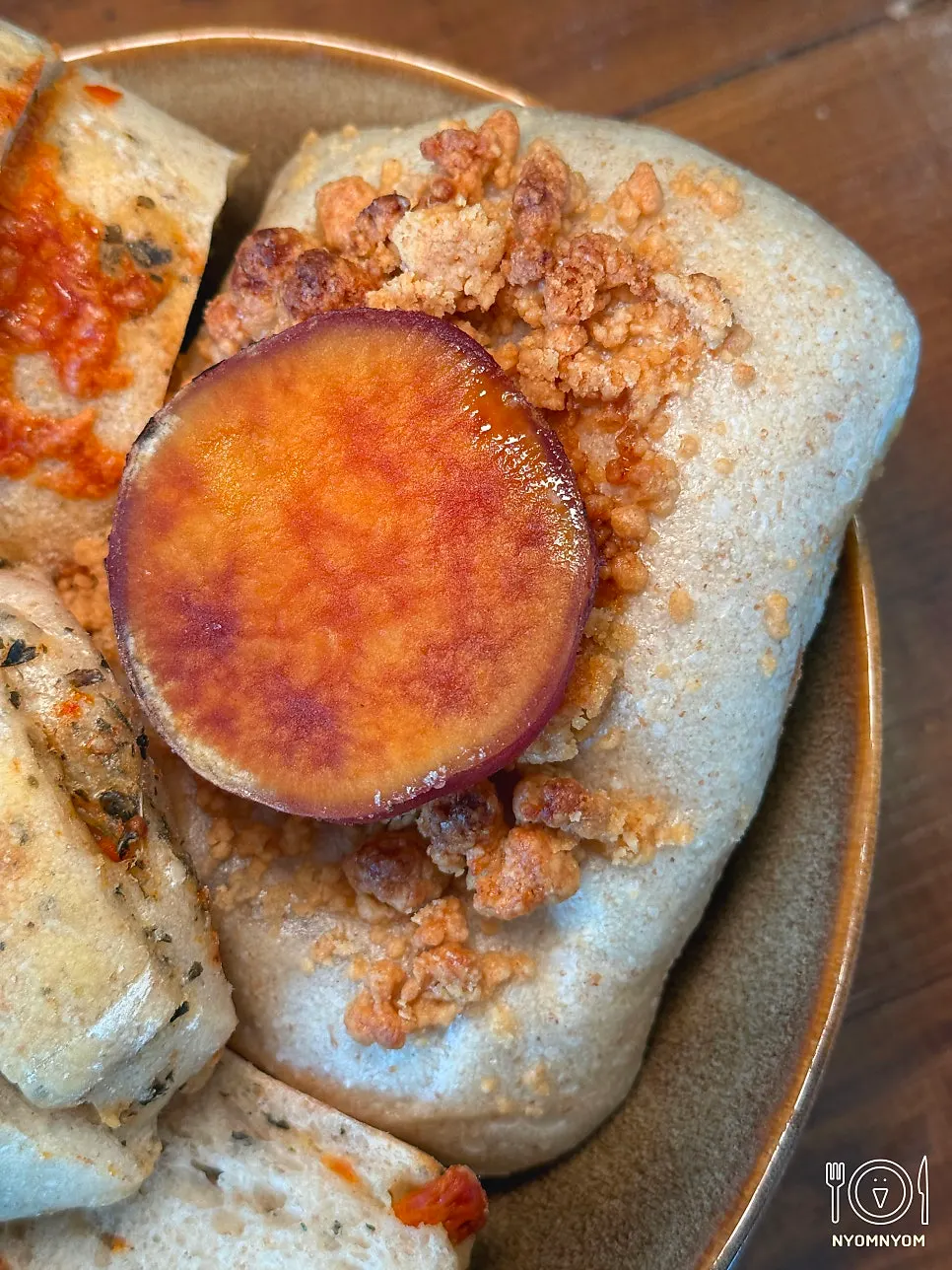 Table with the brunch dishes ordered by 4 people