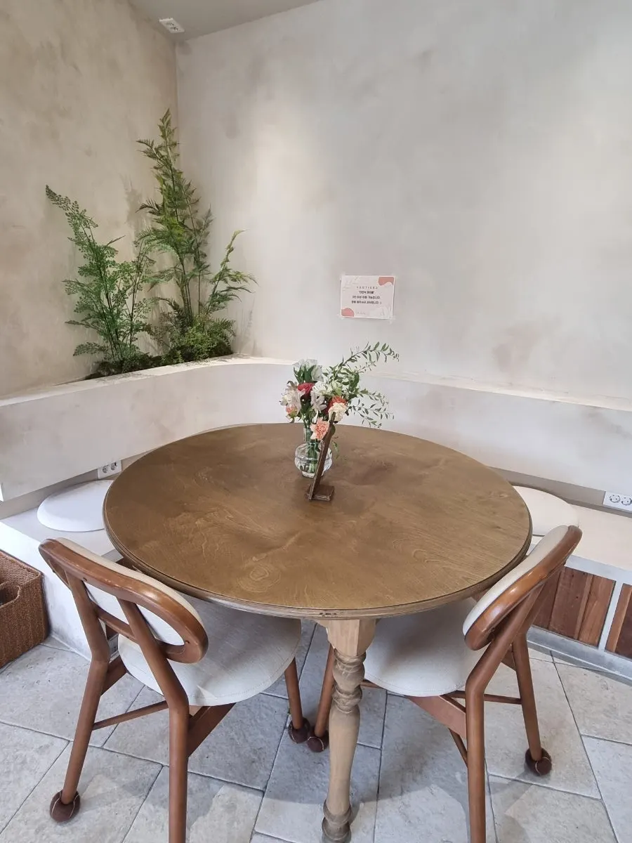 Cozy seating on the 2nd floor of Mandali To Go Ilgwang Branch