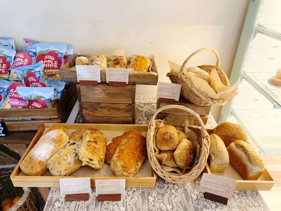 Refrigerated case with packaged sandwiches