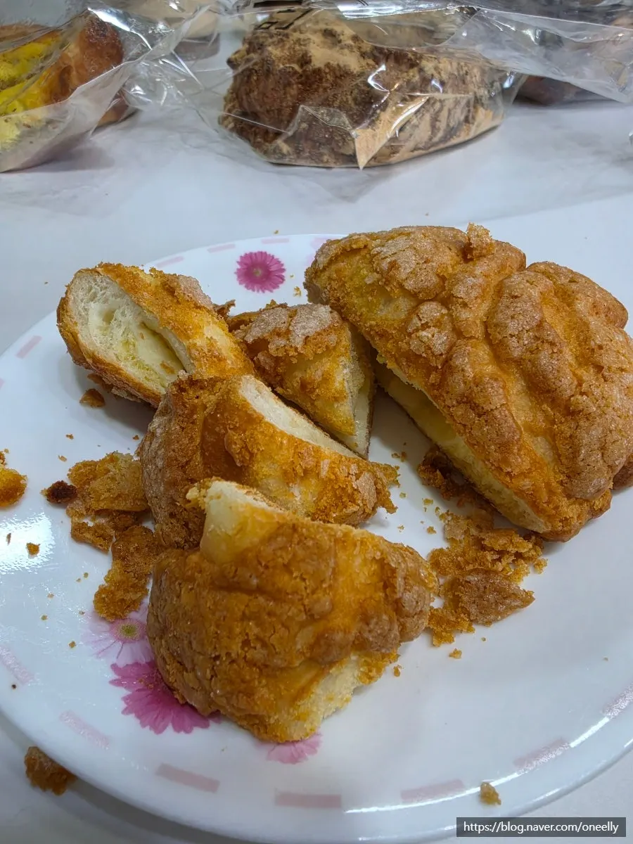 겉바속촉 소금소보루 단면