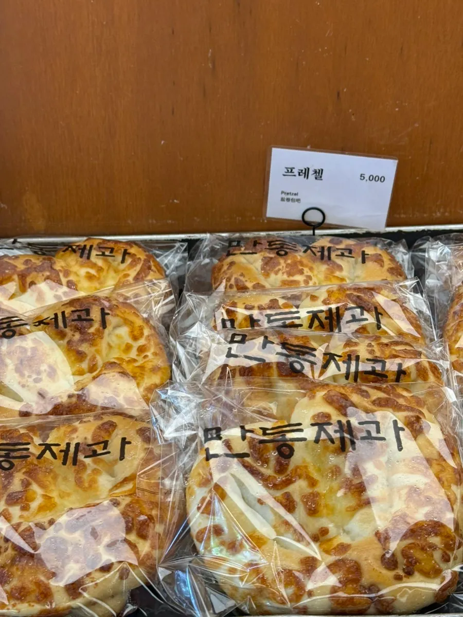 Anbutter bread and rusk packed together