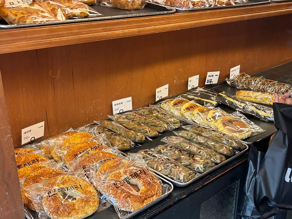 Bread display with name tags at Mandong Jegwa