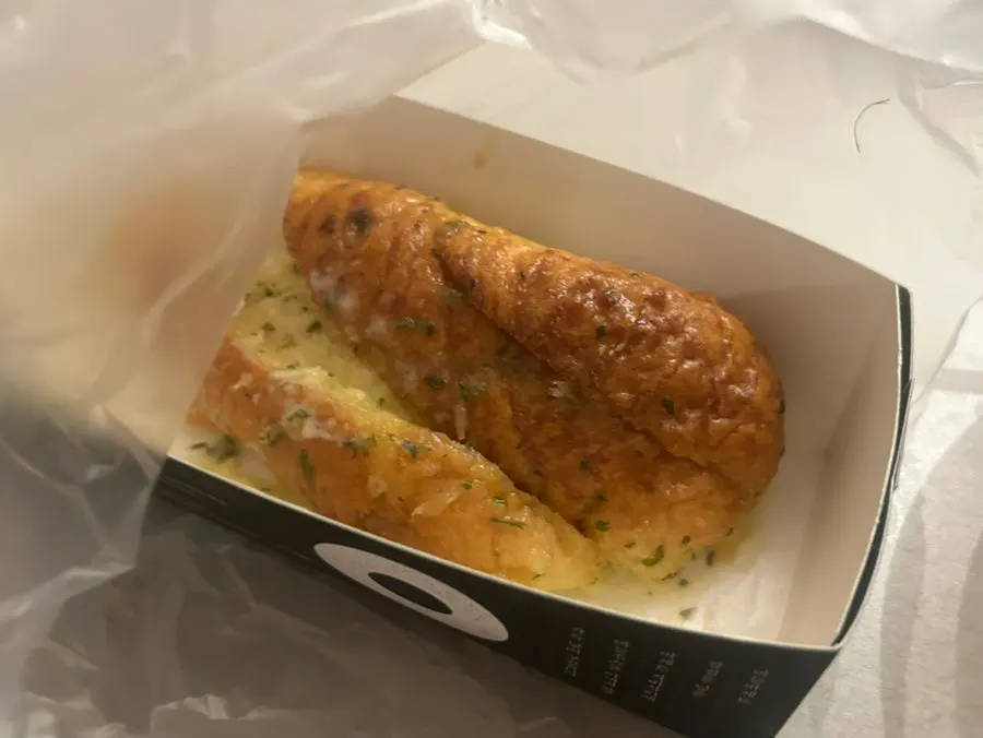 Mandong Jegwa's signature garlic baguette