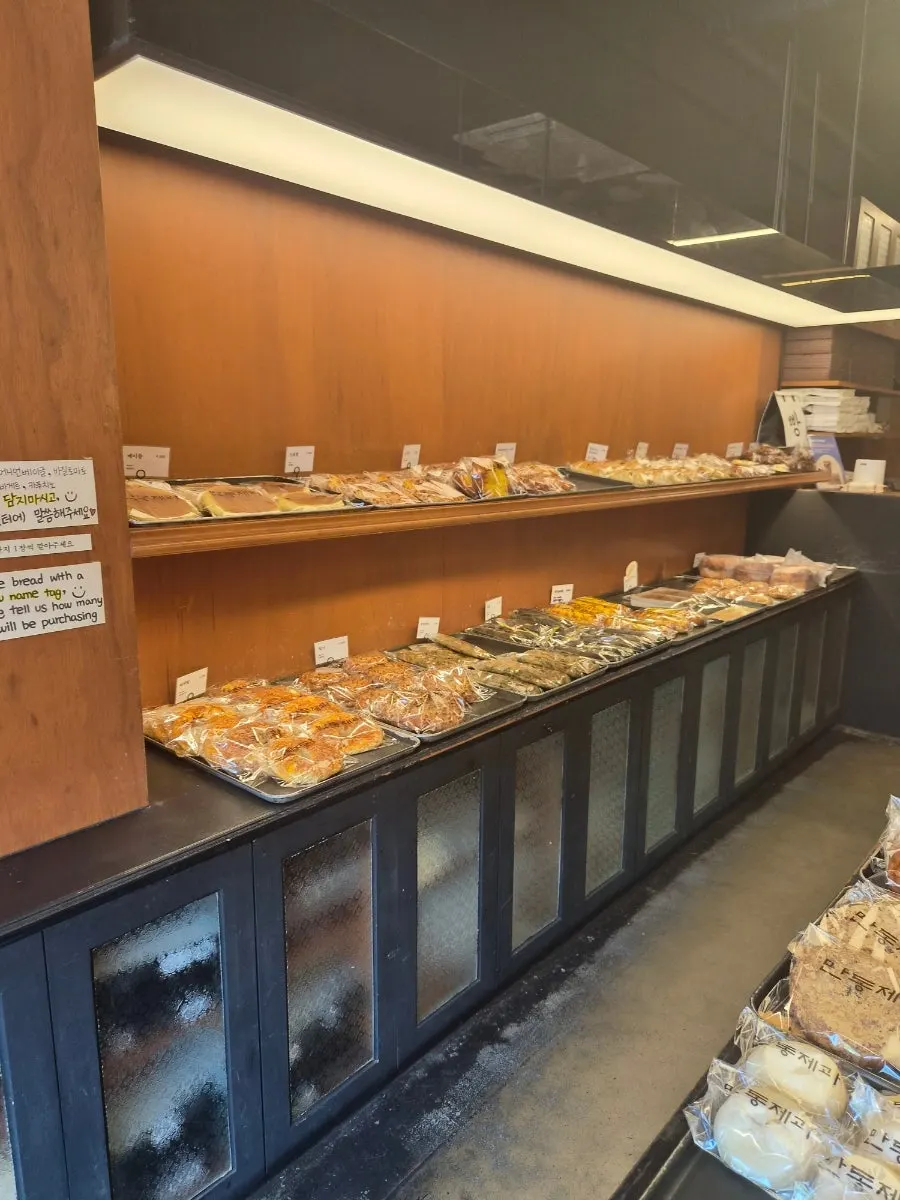 Neatly arranged bread display at Mandong Jegwa