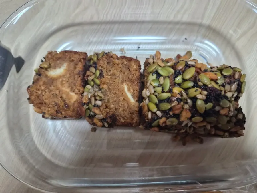 Mandong Jegwa's yakbap pound cake topped with sunflower seeds and grains