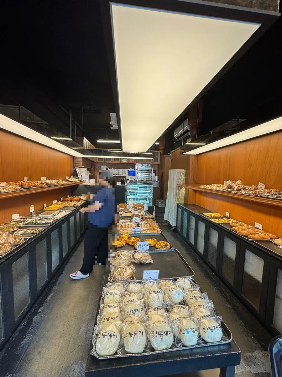 Display shelf with various breads at Mandong Jegwa