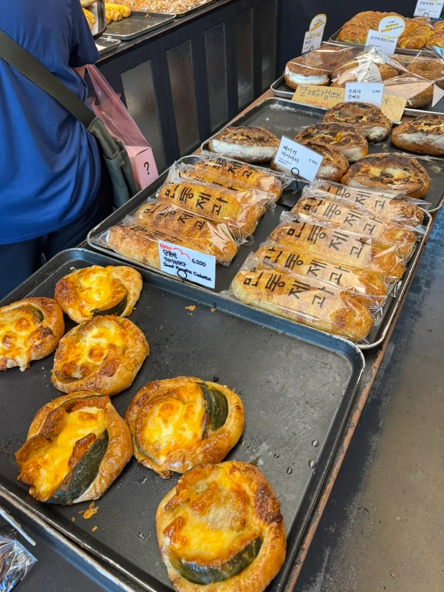Mugwort rice cake bread and squid ink bread on display