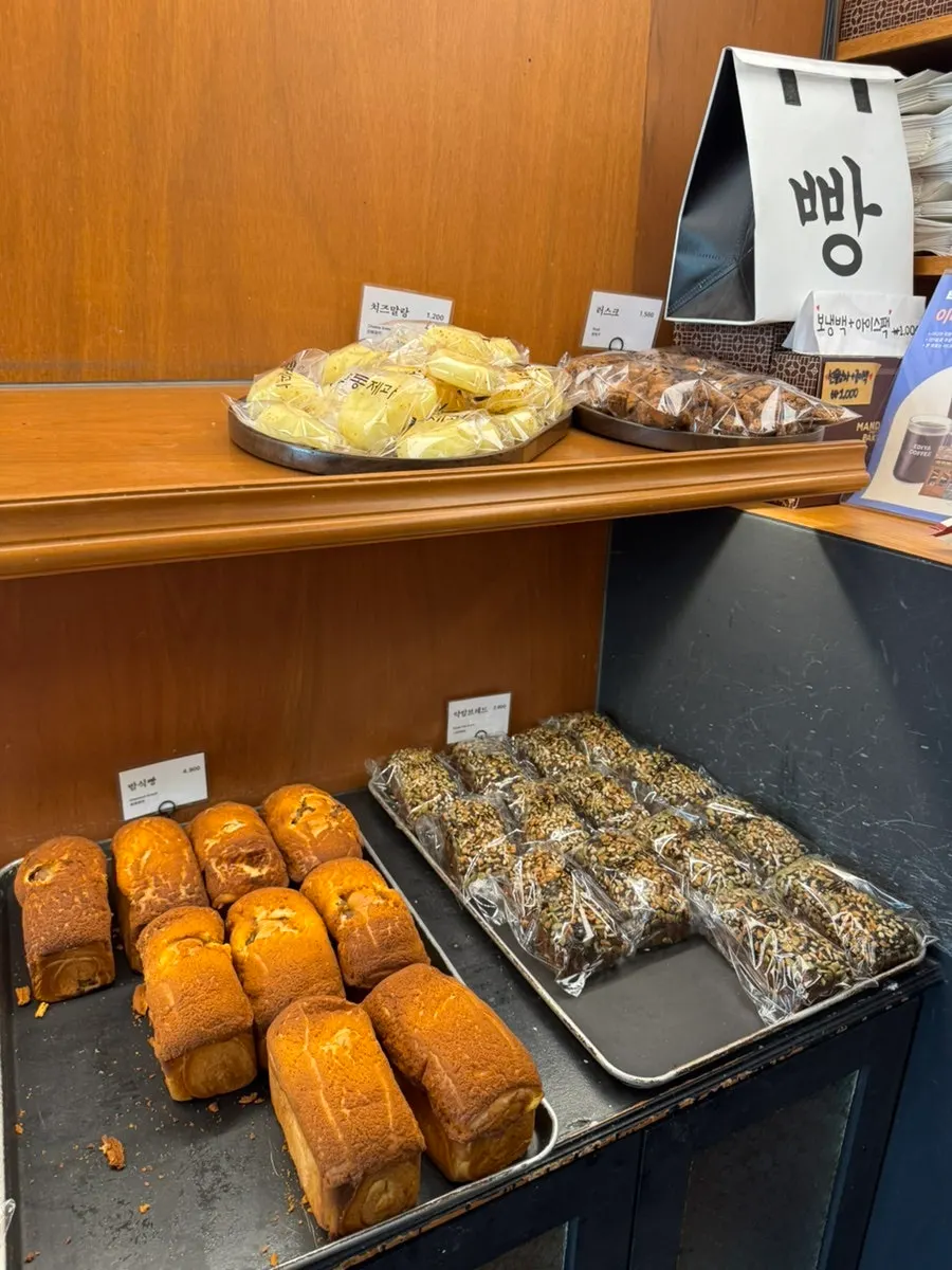 Milk cream bun and injeolmi bread display