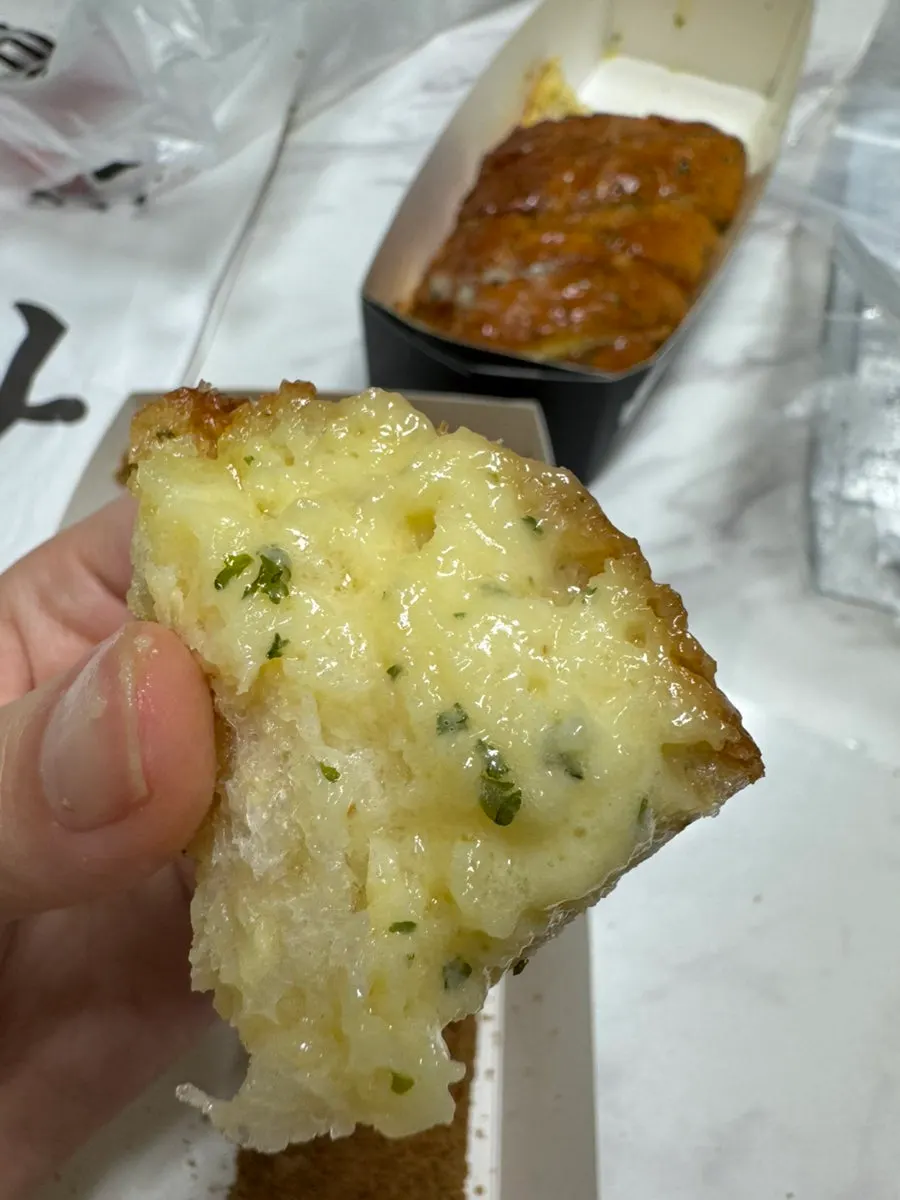 Packaged garlic baguette from Mandong Jegwa