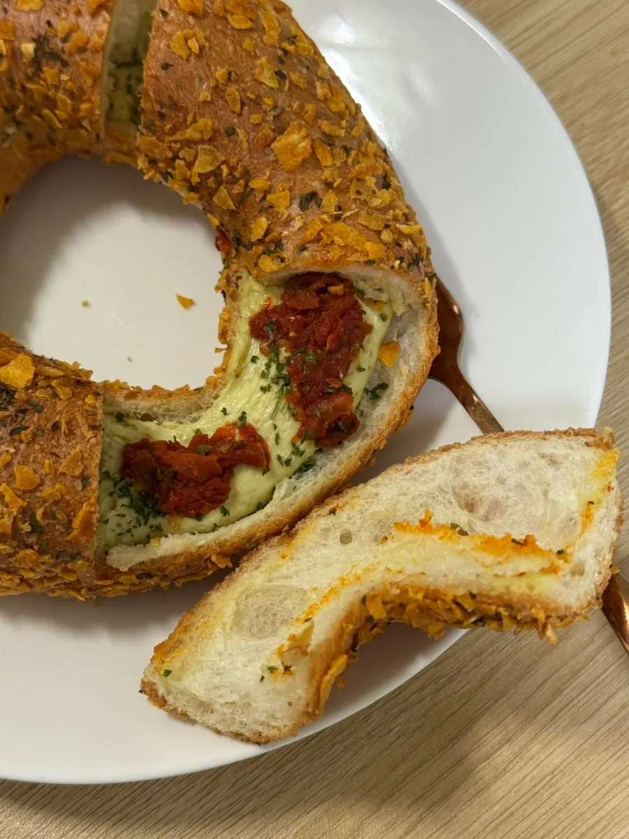 바질 토마토 베이글 단면