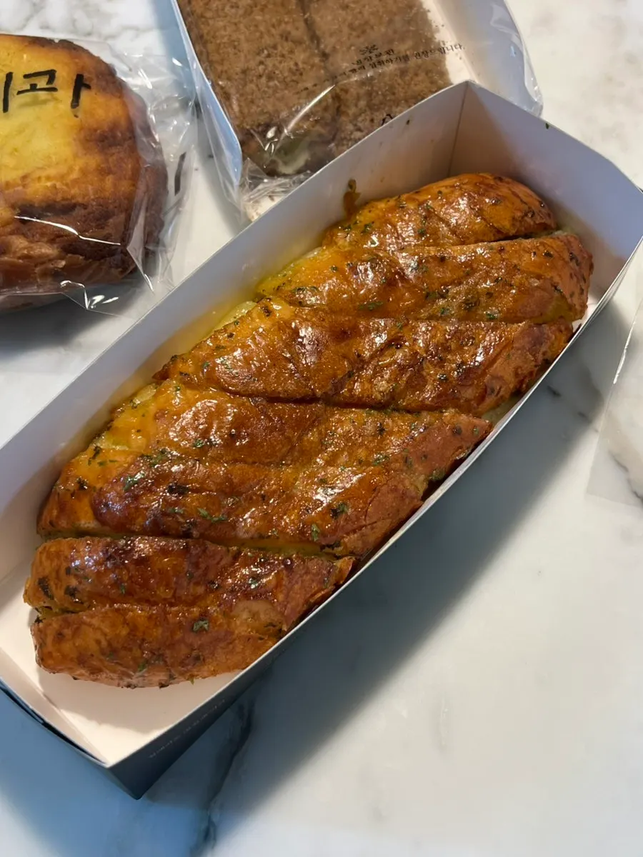 Mandong Jegwa bread enjoyed with coffee