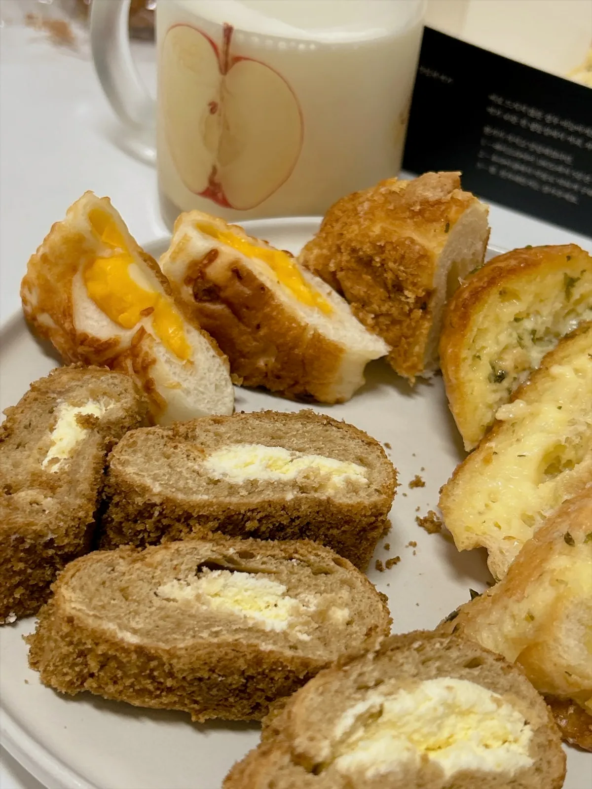 Bread packed up to go from Mandong Jegwa Yeonnam Branch