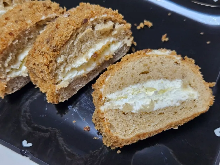 Vanilla cream in the center of the cappuccino bread