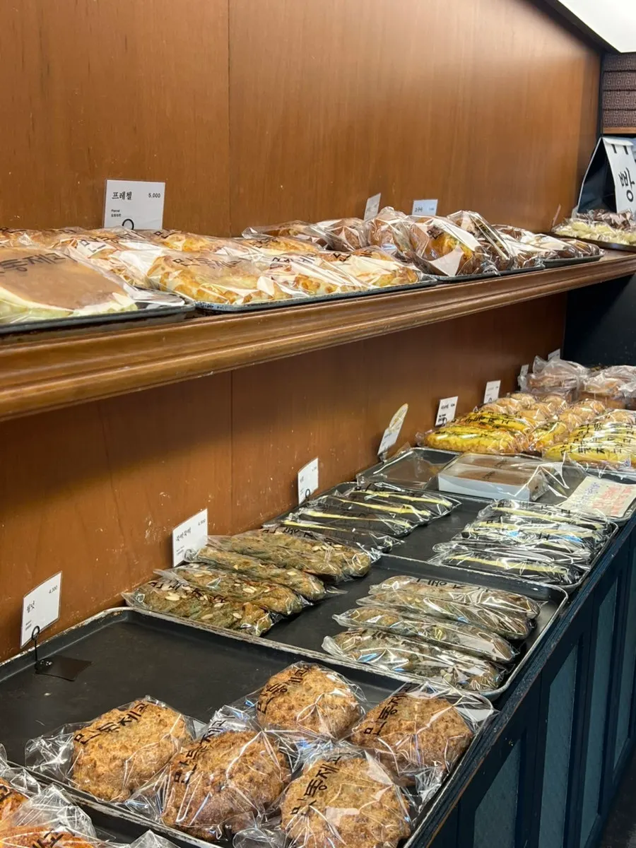 Meal bread section of the Mandong Jegwa display shelf