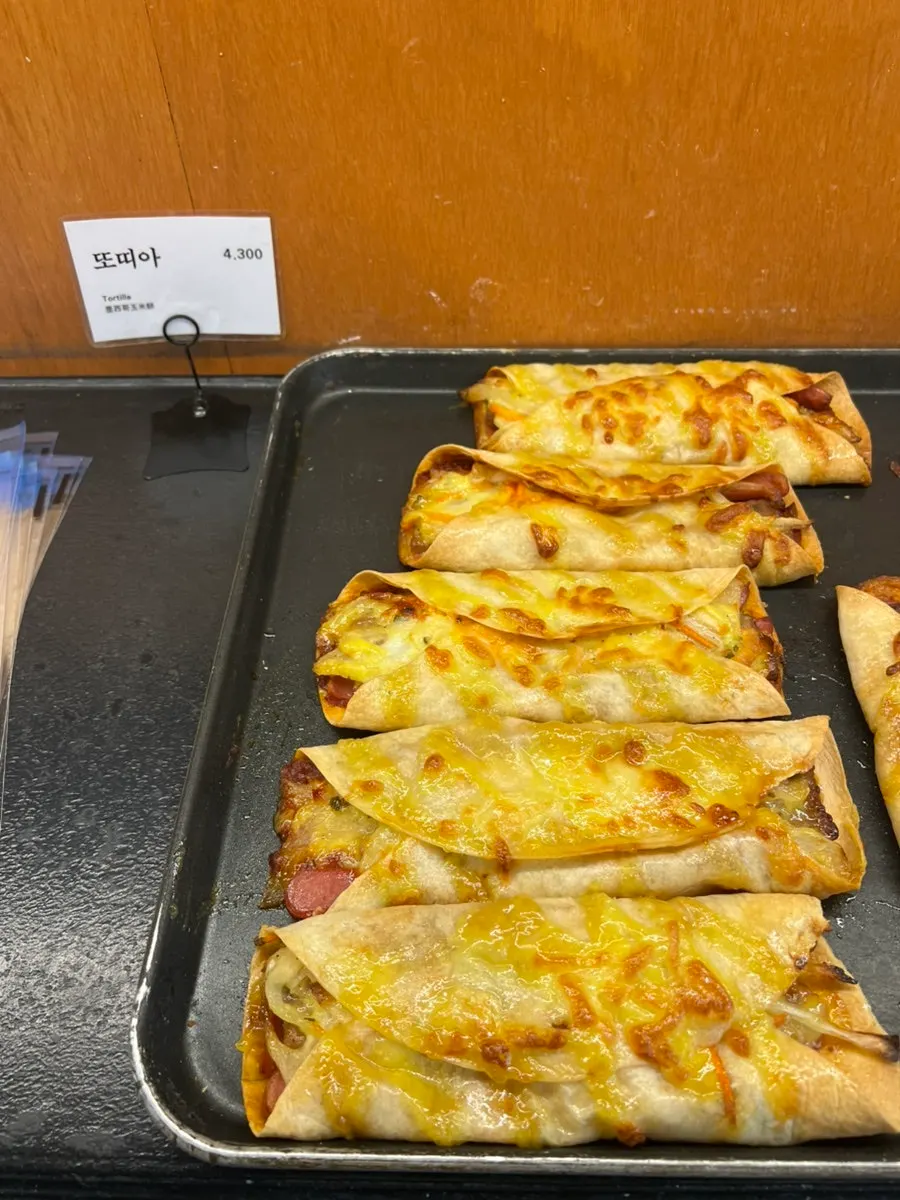 Tortilla bread with meat and cheese from Mandong Jegwa