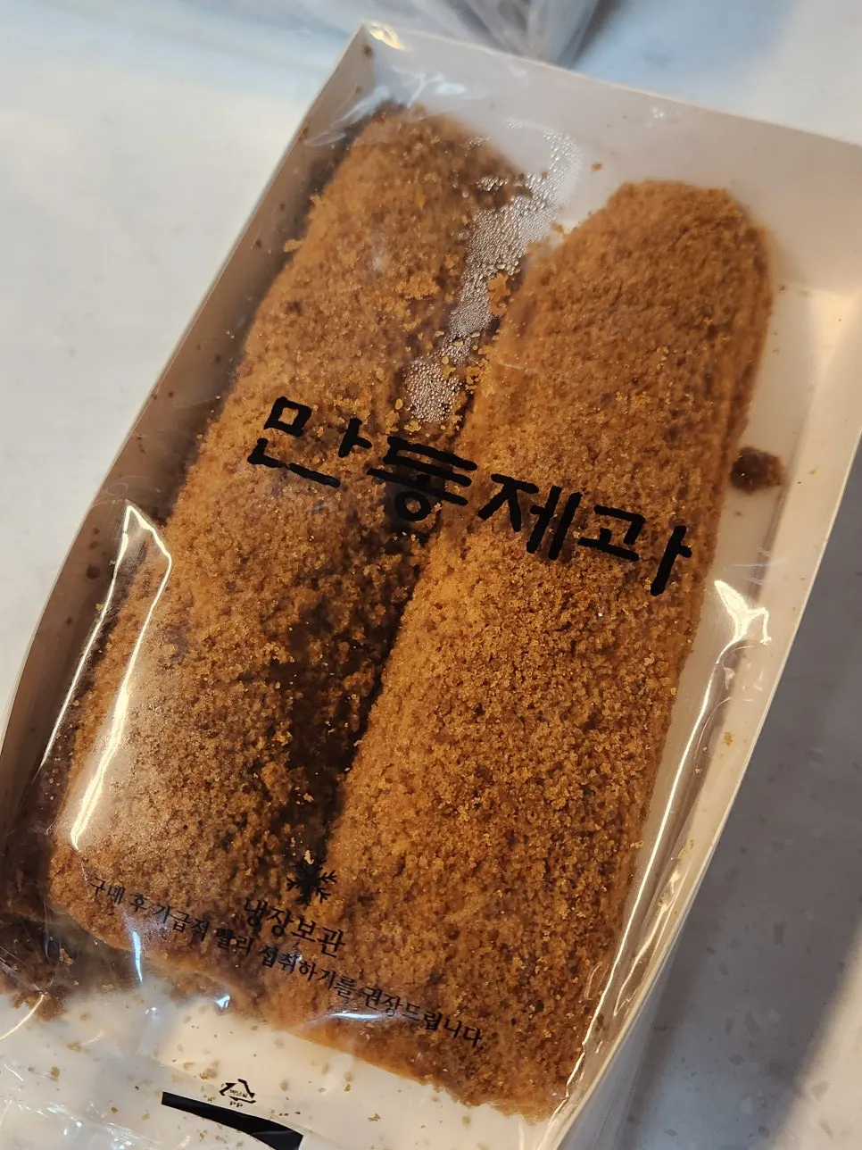 반으로 자른 밤식빵 단면