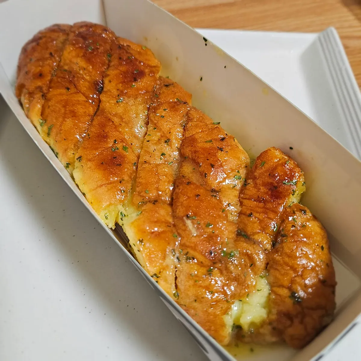 연남동 만동제과에서 포장해 온 빵