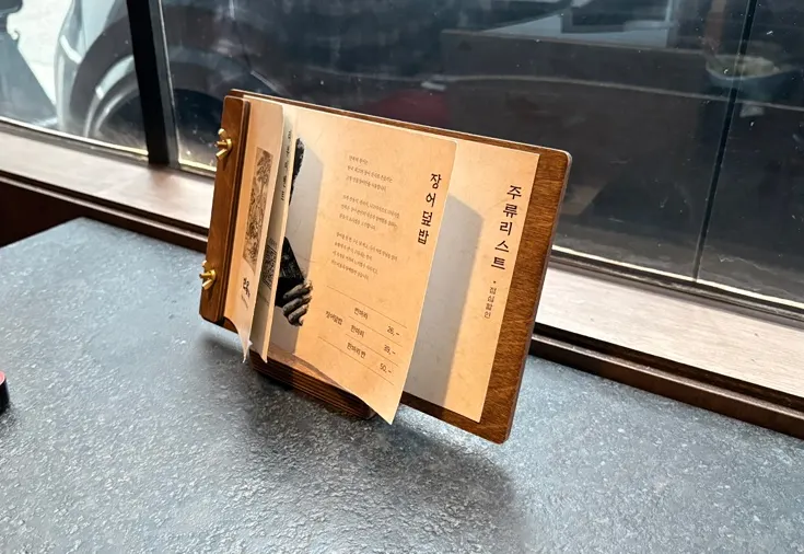 Manmok's menu placed on the table
