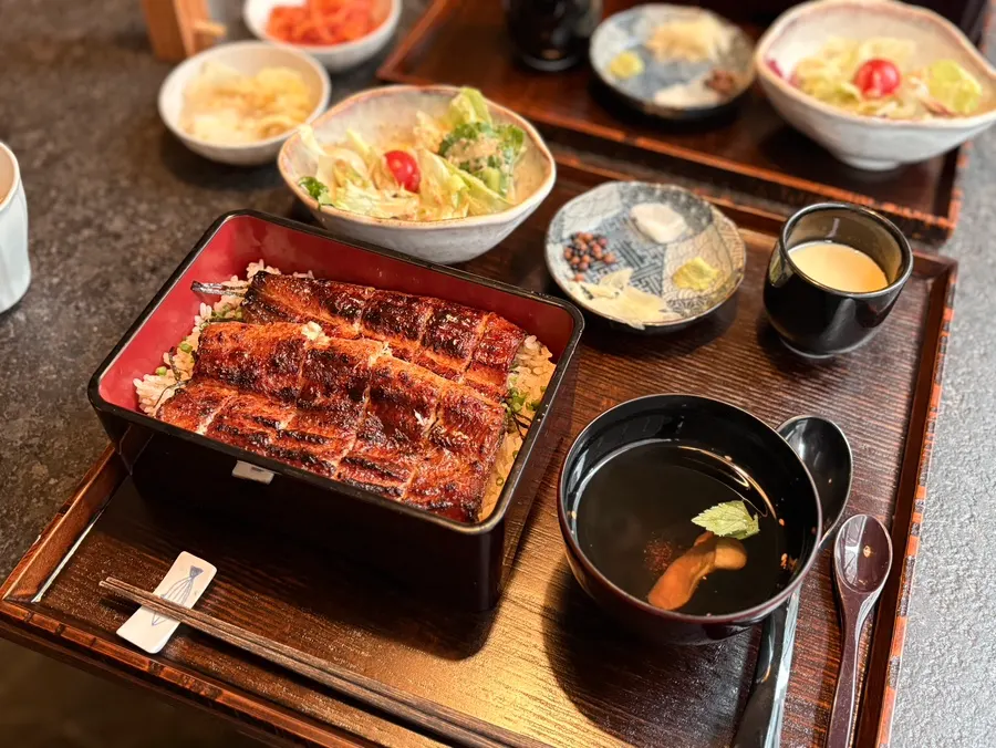 Manmok's eel rice bowl served in Japanese-style tableware