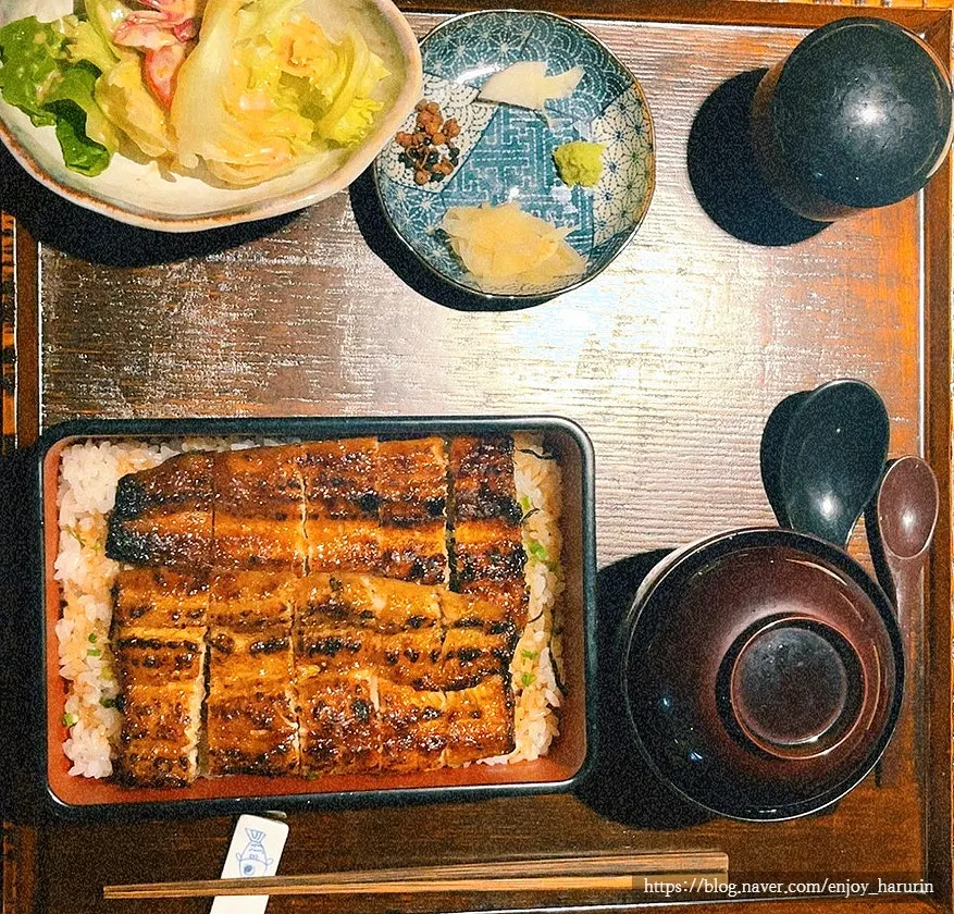 The whole portion eel rice bowl set meal