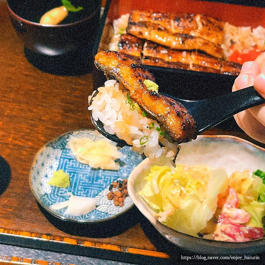 The whole portion eel rice bowl with side dishes
