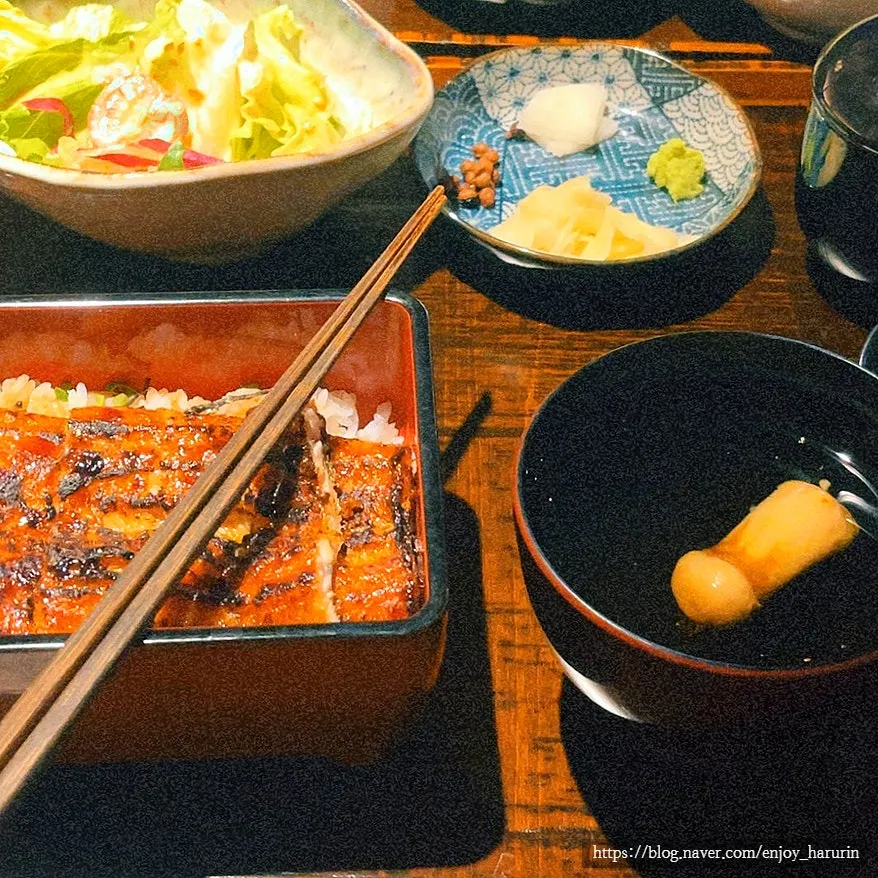 Wrapping up lunch at Manmok's eel rice bowl restaurant