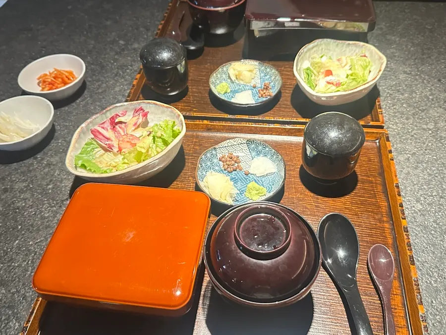 반마리와 한마리 장어덮밥 두 그릇
