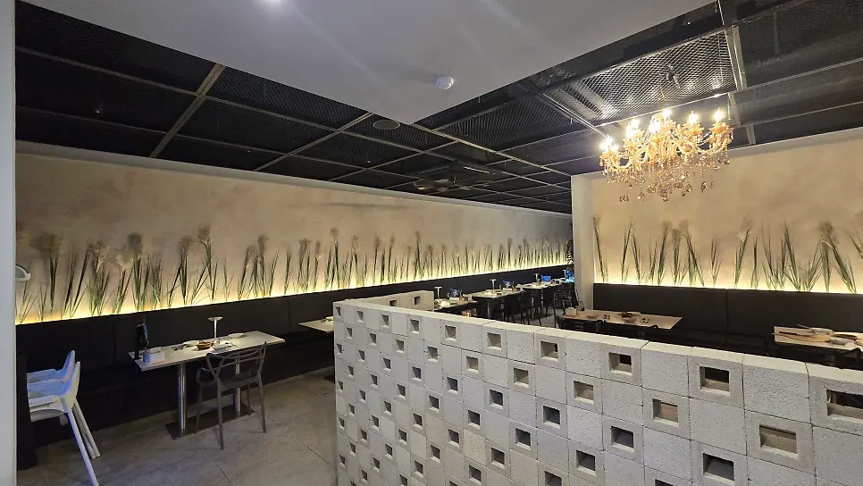 Table seating with wide spacing in the restaurant