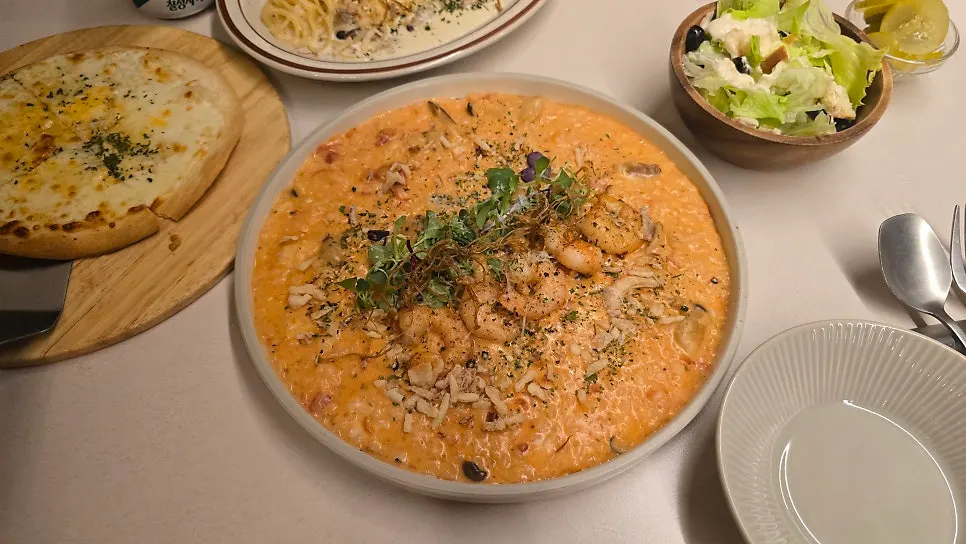 Rosé risotto topped with 5 shrimp