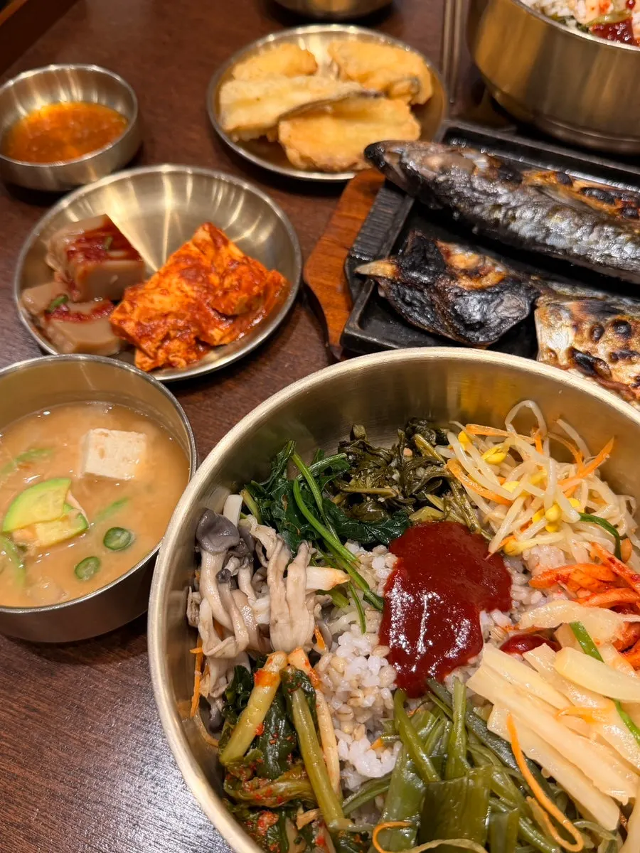 Introduction to a Suwon restaurant with unlimited-refill barley rice