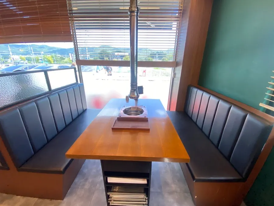 Sofa seating table on the 1st floor of Manpo Galbi Yangju Main Branch