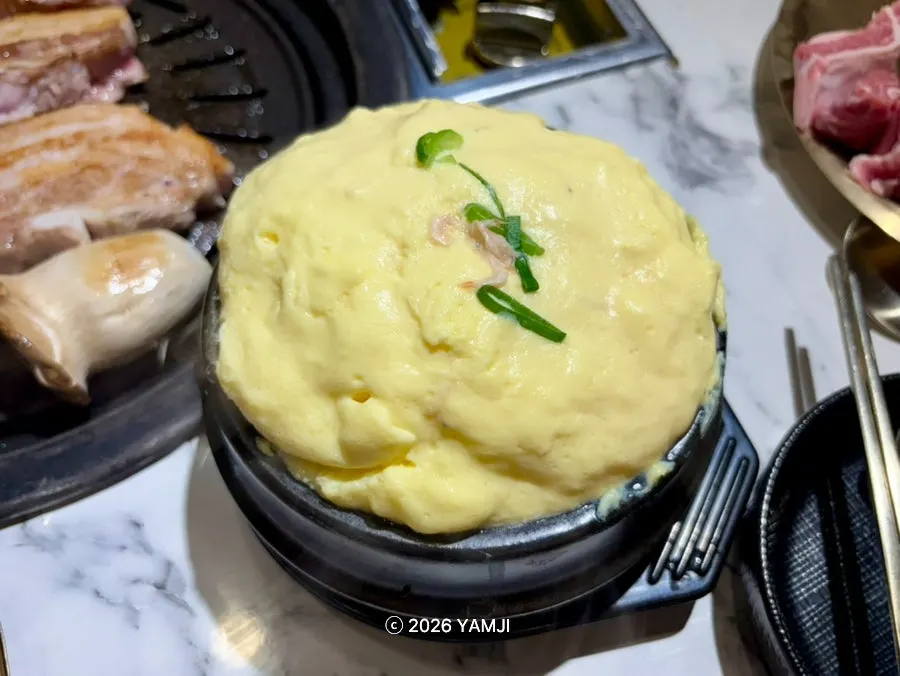 Korean beef yukhoe included in the set