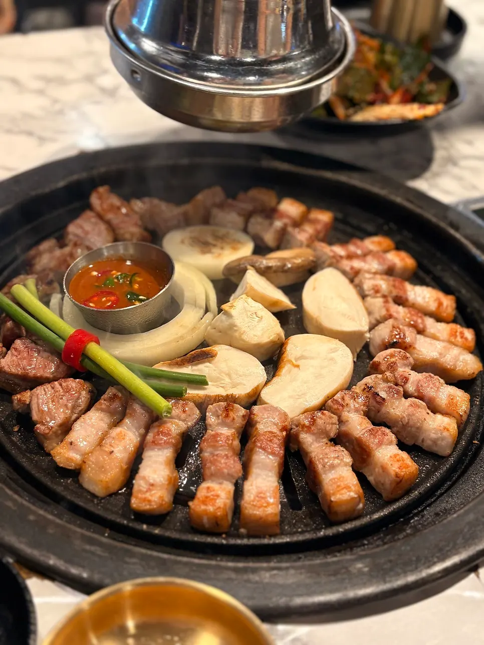먹기 좋게 구워진 돼지고기