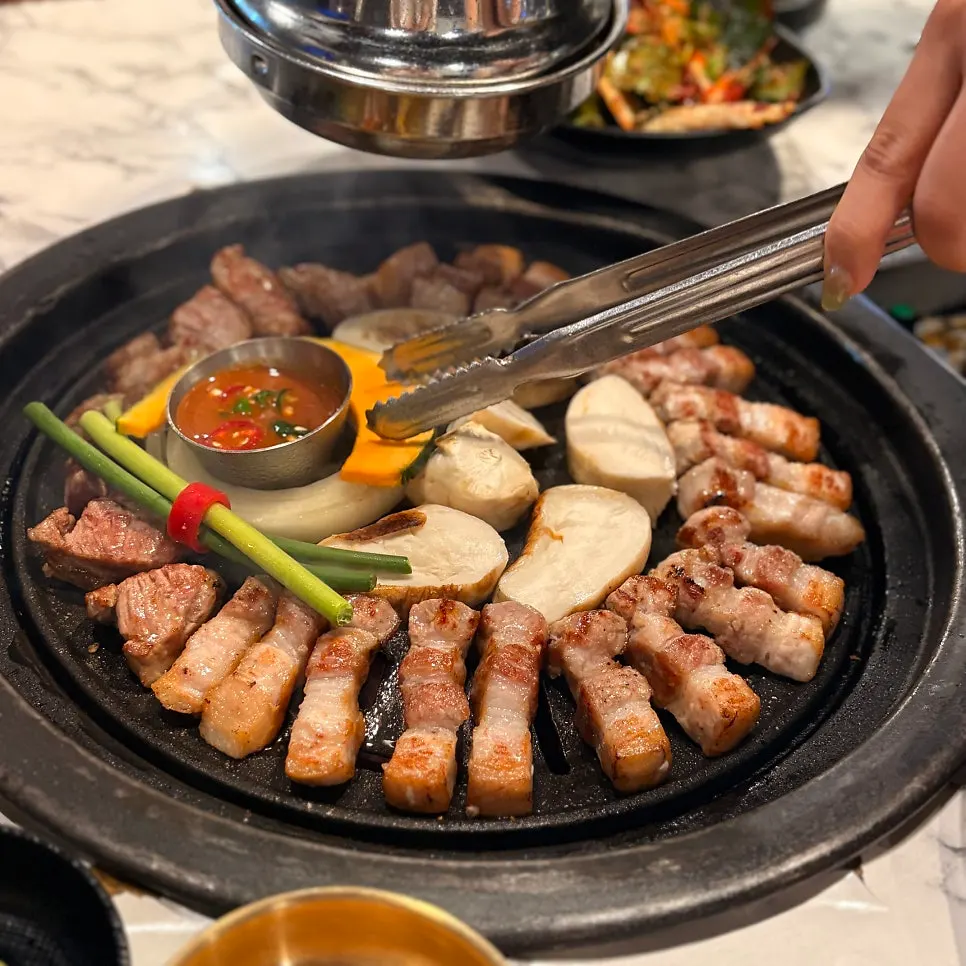 한판 가득 구운 고기