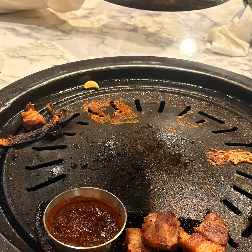 한우육회와 한상세트 구성