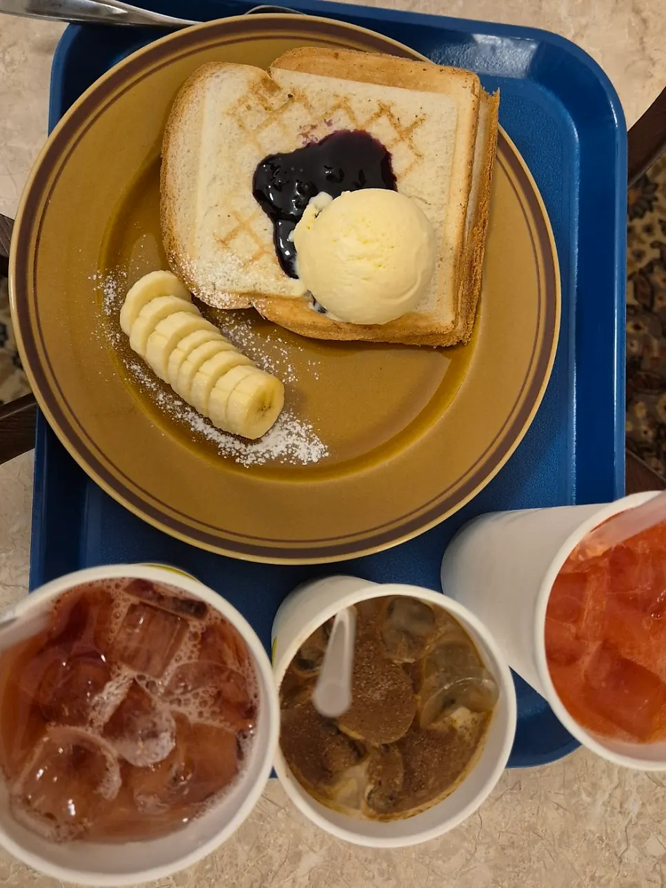 Coffee and dessert ordered at Hongrad Mangpo Station Branch
